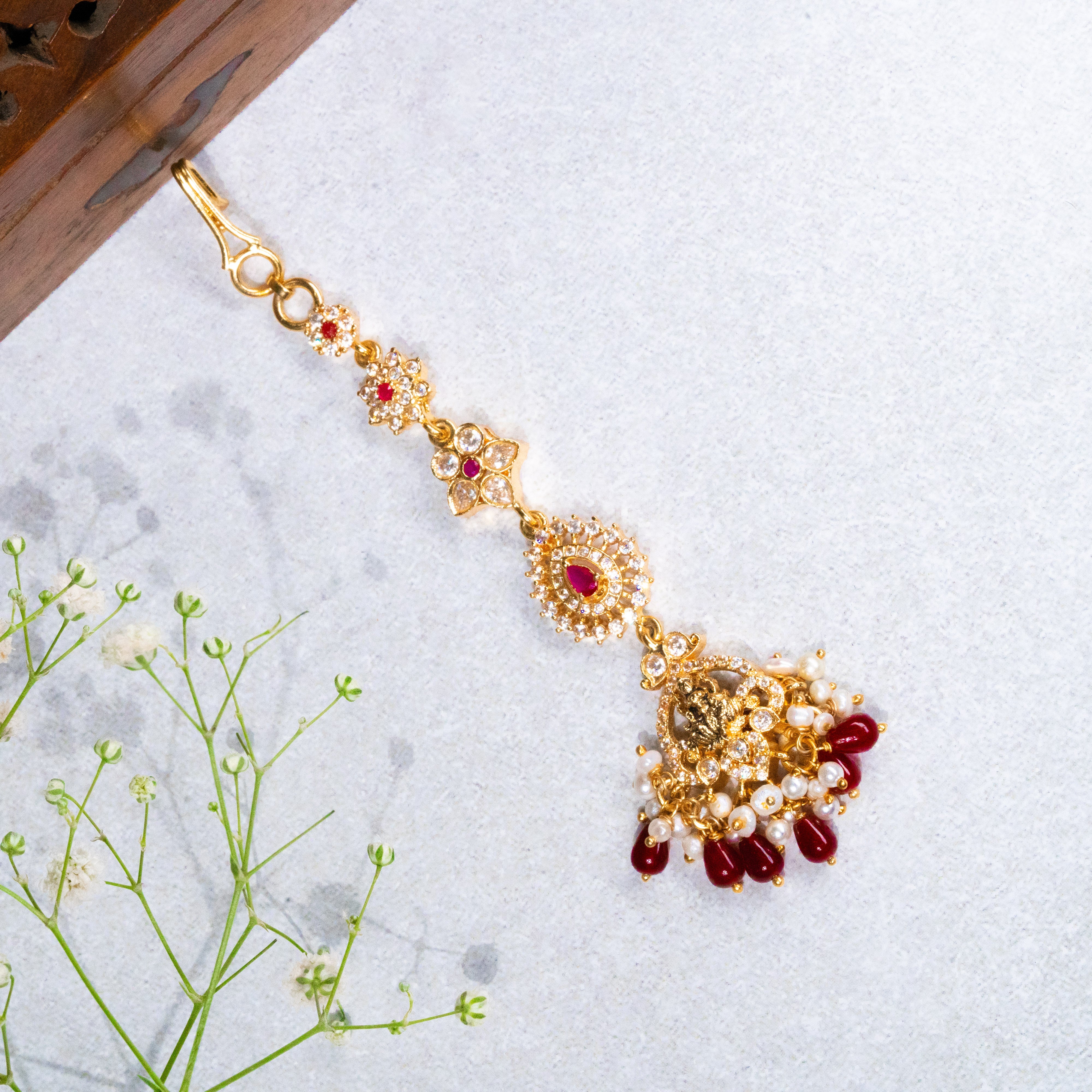 Deep Nakas Red Kundan And Polkis Gold Plated Maang Tikka – Iyraa