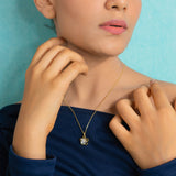 Turn Round Flower Pendant In Yellow Gold