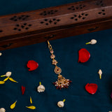 Deep Nakas Red Kundan And Polkis Gold Plated Maang Tikka