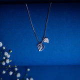 Bunch of leaves Pendant and chain in White Gold