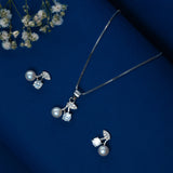 Fruits of the pearls pendant set in white gold